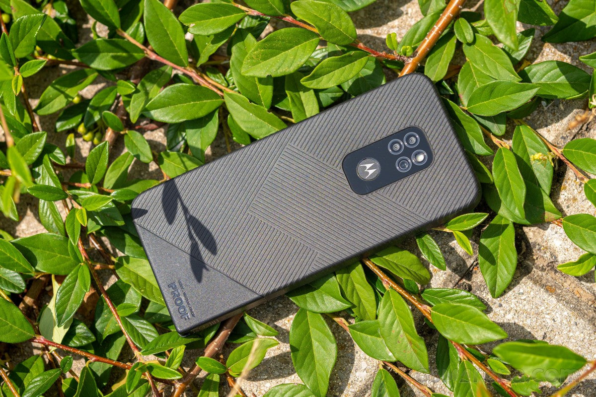 Motorola Defy (2021.) na pregledu