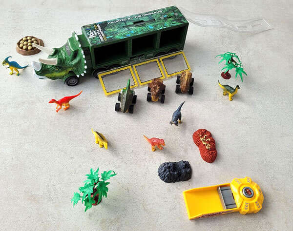 Kids toy truck with dinosaurs - Deenodi - AI WEB SHOP