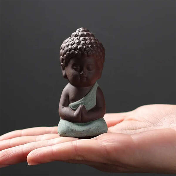 Decorative ceramic figurine-Amani - AI WEB SHOP